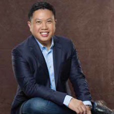 Derrick Heng,   Chief Marketing Officer