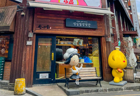 South Korea's Viral Bakery Boom: Why Bread Has Become a Lifestyle img