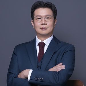 Patric Lau, Deputy General Manager of Business Development, Funder stone Securities Holdings