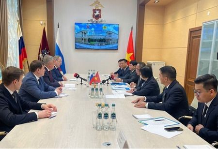 Ha Noi and Moscow to Deepen Security Cooperation