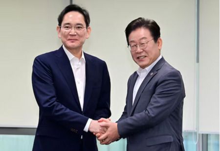 Korean President, Samsung Electronics Chief Talk Chip Investment