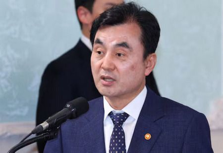 Defense Minister Urges Military Overhaul Over Troop Shortage