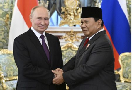 Prabowo, Putin Explore Visa-Free Travel to Boost Ties