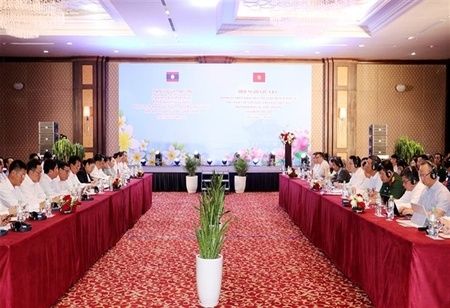 Government Meeting Reviews Vietnam-Laos Cooperation Progress  