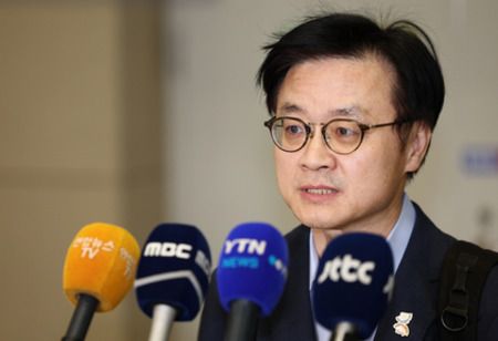 Industry Minister Urges Petrochemical Firms on Restructuring