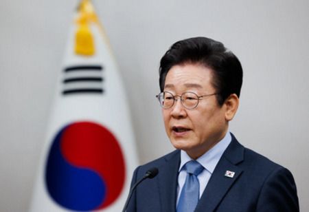 Lee to Pay State Visits to Singapore, Philippines Next Week