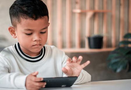 Vietnam Proposes Banning Under-16s from Posting on Social Media
