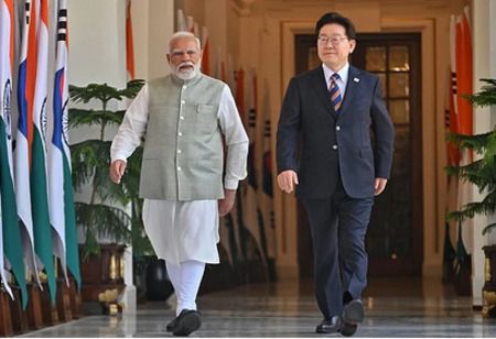 Korea, India Ink MOUs in Steel, Shipbuilding, Digital Services