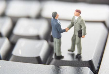 Industry Minister, Hyundai Motor Offer Aid for Submarine Bid