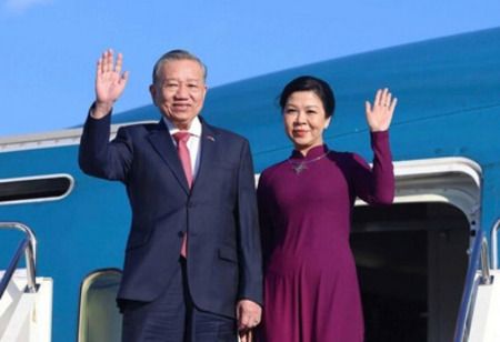 Top Vietnamese Leader Begins Official Visit to Thailand