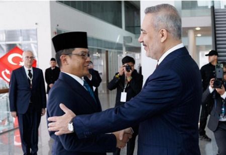 Indonesian FM Welcomes Turkish FM Fidan for Official Visit