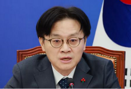 Industry Minister Cites Korea's Competitive Edge in Canada Bid
