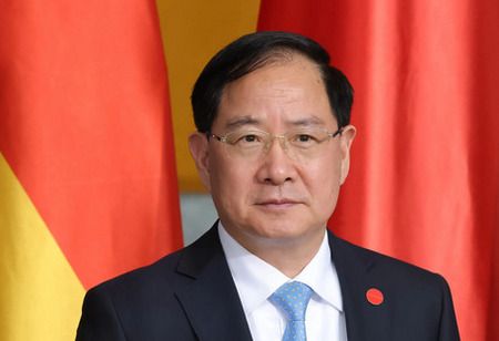 China Industry Minister Meets With Apple's Tim Cook