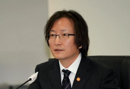 FTC Chief Says to Narrow Differences in Platform Regulations