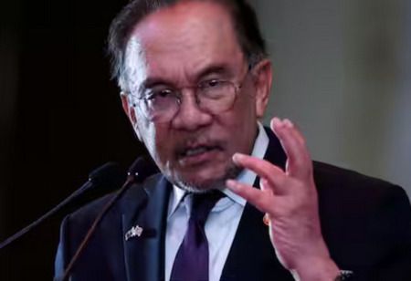 Malaysia's Ships Allowed to Pass Strait of Hormuz, PM Anwar Says