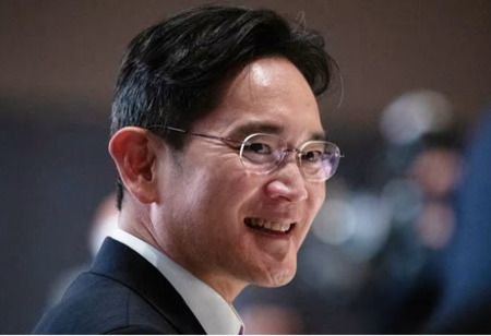 Samsung Owner Pays Tribute to Late Chairman’s Death Anniversary