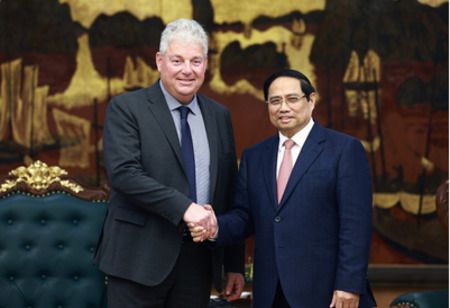 PM Urges Semiconductor Group to Set Up R&D Centre in Vietnam